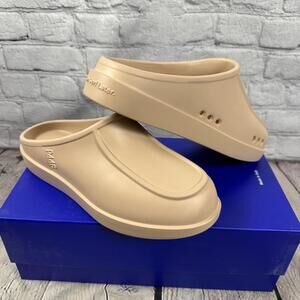 P448 Women’s Flo Apron Toe Mules Shoes Lightweight Italian Taupe Cipra 40-41 NIB